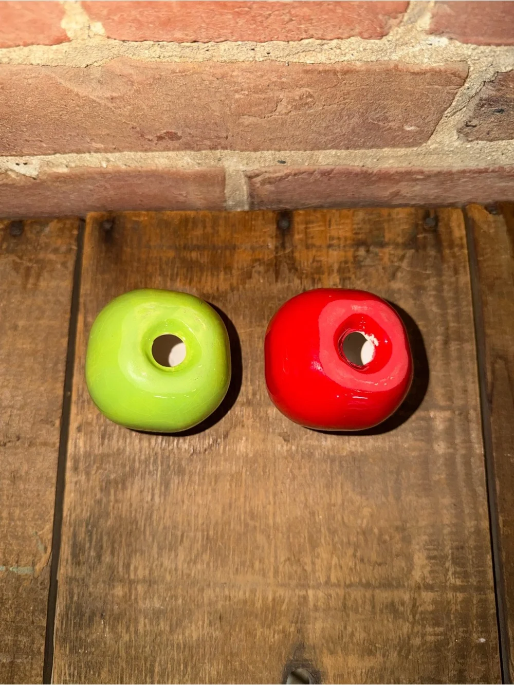 Glossy Red and Green Ceramic Apple Accent Pair Salt Pepper Shakers Match